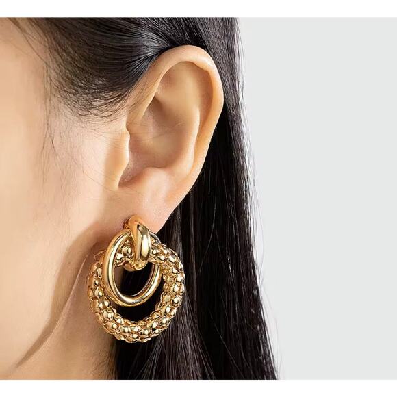 Trendy 1 1/4" clip on large textured loose knot shiny gold earrings - Picture 2 of 4